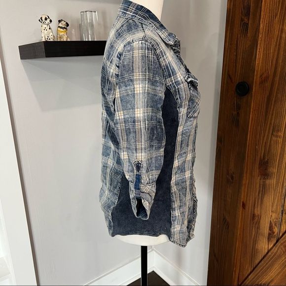 Ci Sono Plaid Button Up - Picture 5 of 10